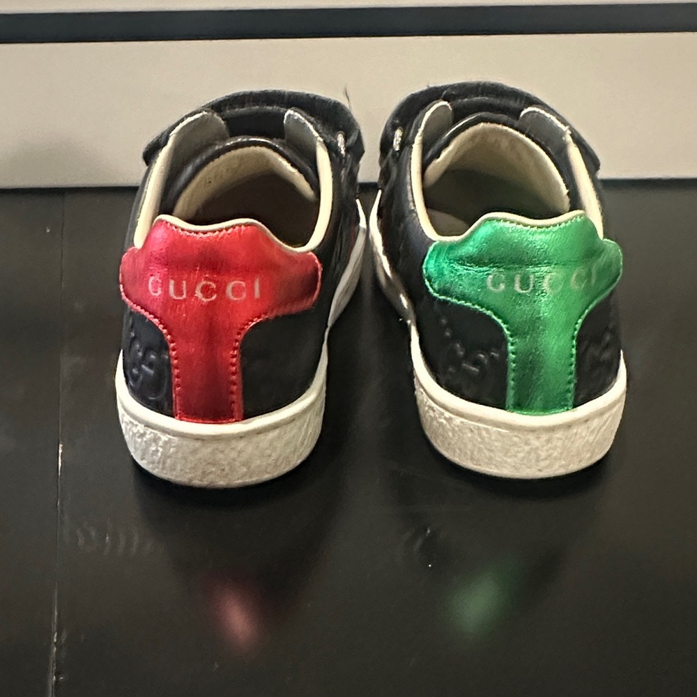 Gucci Kids Black Sneakers with Green and Red Stripes - Picture 3 of 5